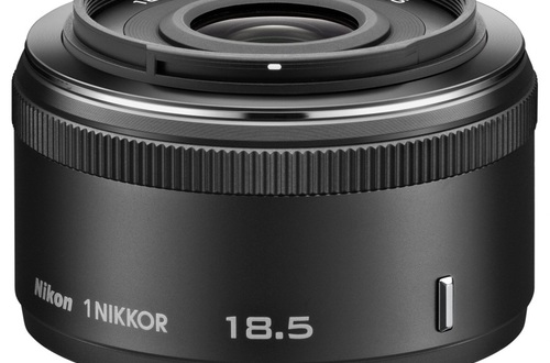 Объектив 1 NIKKOR 18.5mm f/1.8 работает на самой высокой скорости
