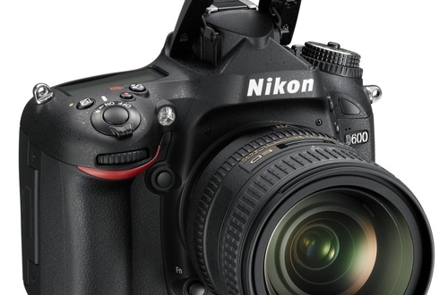 Зеркальная камера Nikon D600 получила полнокадровую матрицу FX и снимает с потрясающей детализацией и гаммой оттенков