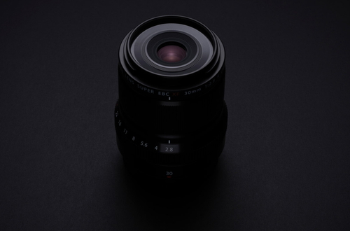 Fujifilm анонсировала объектив XF30mm F2.8 R LM WR