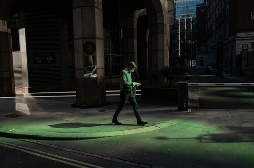 Квадратная миля: фотограф Энди Холл запечатлел богатую контрастами жизнь оживленного центра Лондона.