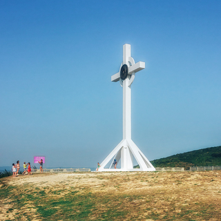 Поклонный крест на горе
