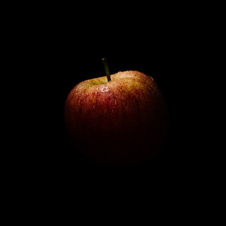 Яблоко-из-темноты