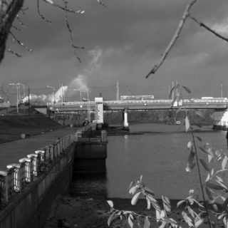 Про мост другой,и черно-белую осень