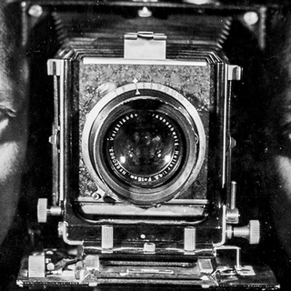 Эрвин Блюменфельд
Сесил Битон, фотограф. 1946.
Частичная соляризация