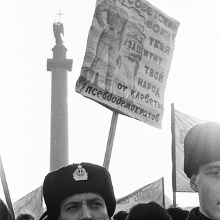 Митинг на Дворцовой площади против развала Союза в защиту армии. 23 февраля 1991 года