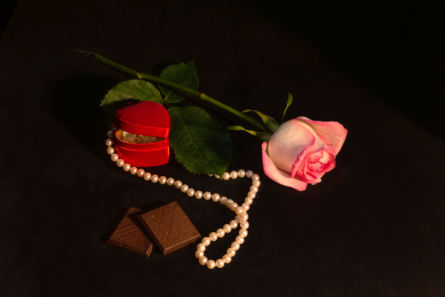 роза,жемчуг, шоколад