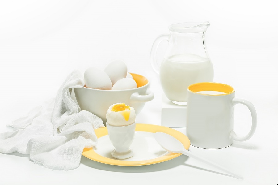 Бело жёлтый завтрак