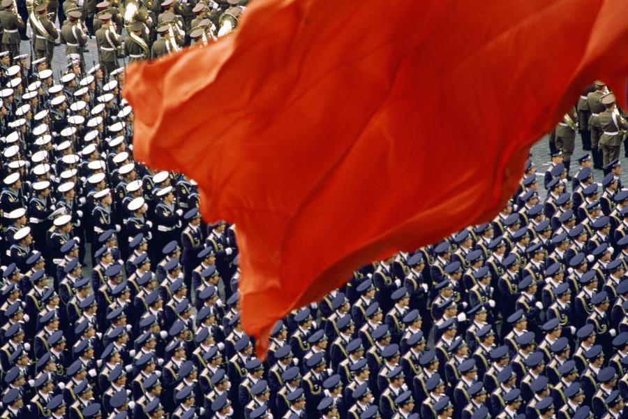 Красный флаг на Красной площади.