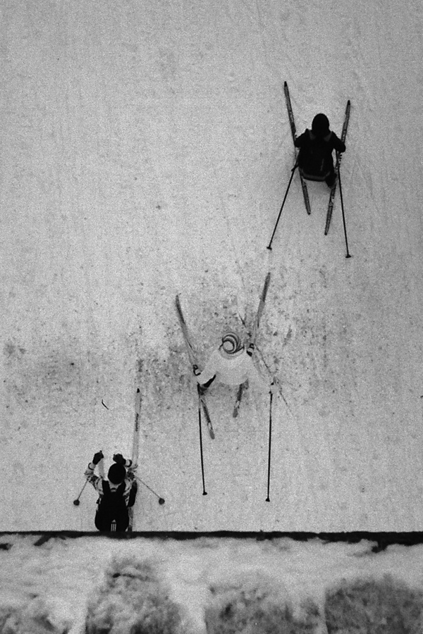 Лыжники. Вид сверху.