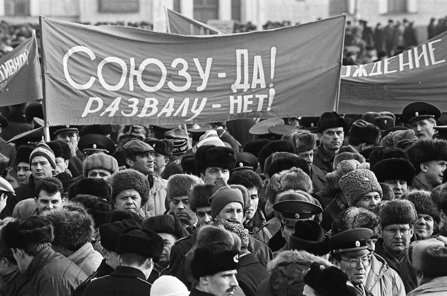 Митинг на Дворцовой площади против развала Союза в защиту армии. 23 февраля 1991 года