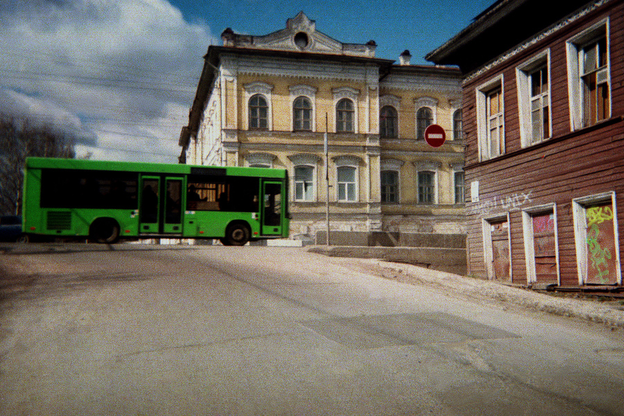 Наивное фото-зеленый автобус