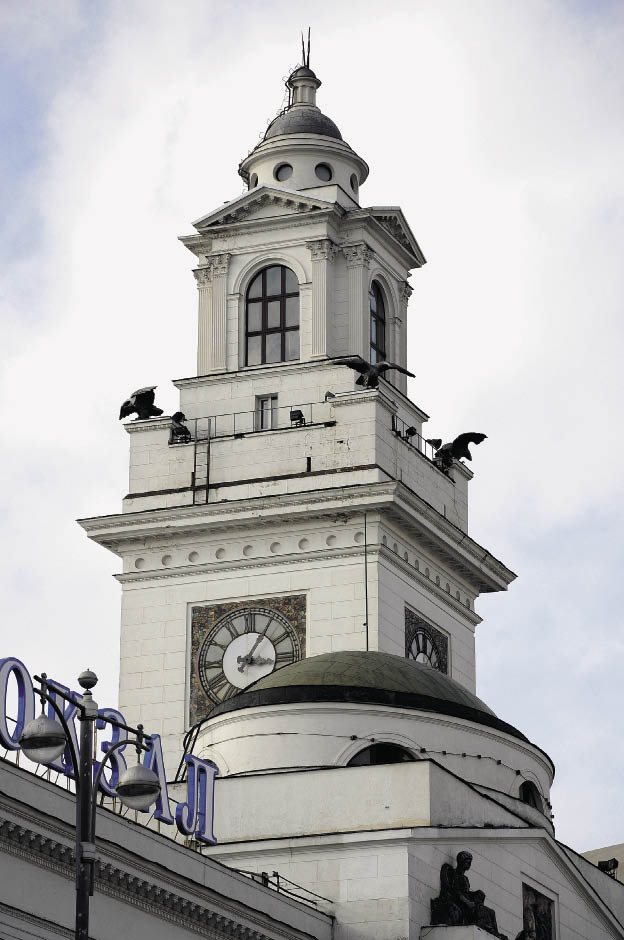 Часовая башня на киевском вокзал