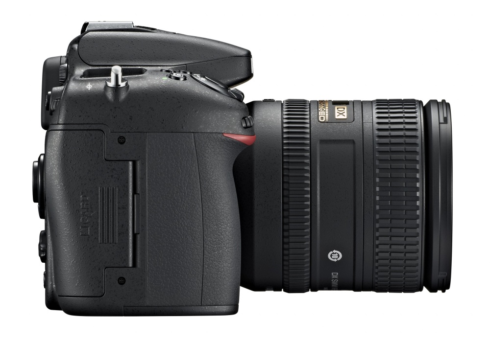 Зеркальная фотокамера Nikon D7100 - сбоку