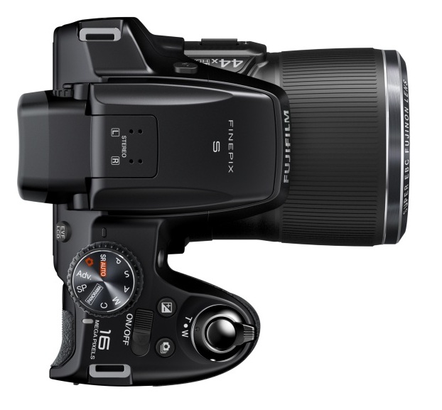 Компактная фотокамера FUJIFILM FinePix S8200 - управление