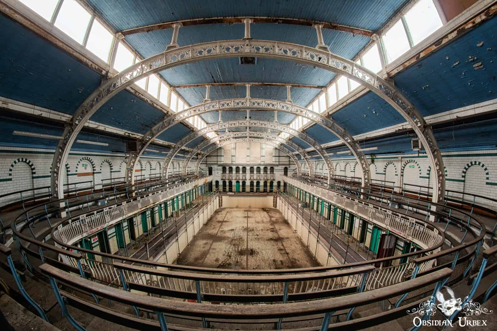 04_moseley-road-baths-birmingham-england-uk-fisheye-photograph-of-derelict-swimming-pool