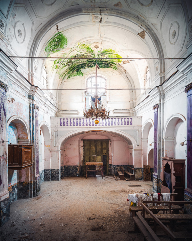 abandoned-church-building-italy-europe-decay-roman-robroek10-638x800