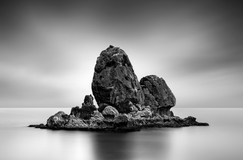 Форма скал: черно-белая пейзажная фотография Джорджа Дигалакиса