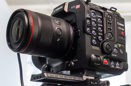 Canon анонсировала кинокамеру EOS C400 с байонетом RF