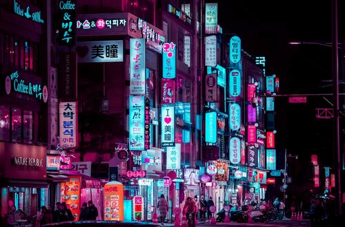Фотограф Ксавье Портела использует яркие цвета, чтобы передать атмосферу ночного Сеула