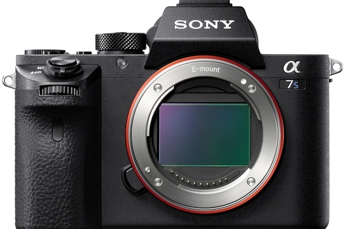 Компания Sony расширила линейку полнокадровых фотокамер со сменной оптикой, выпустив модель с ультравысокой чувствительностью α7S II