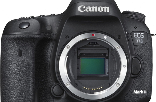 Canon анонсирует 7D Mark III до лета 2018 года. 