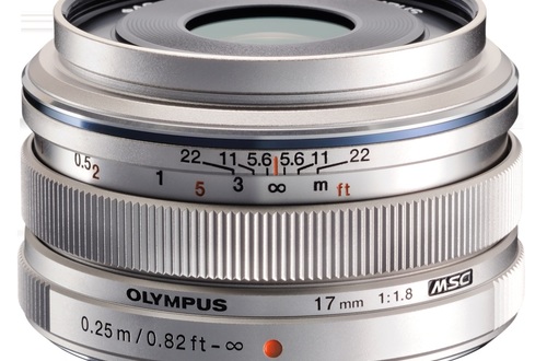 Olympus M.ZUIKO DIGITAL 17 мм 1:1,8: потрясающая светосила поможет эффектно размыть фон и отлично снимать без штатива при низкой освещенности.