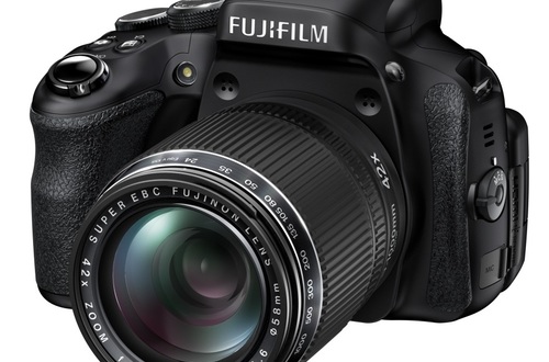 Компактная фотокамера FUJIFILM FinePix HS50 EXR получила суперзум с самым быстрым в мире автофокусом.