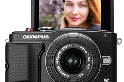 Беззеркальную камеру Olympus PEN E-PL6 можно запрограммировать на периодическую съемку с интервалом от 1 секунды до 24 часов, на серию до 99 кадров