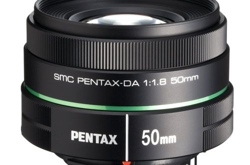 Объектив smc PENTAX-DA 50 мм f/1.8 идеален для съемки портретов, жанровой фотографии и репортажа