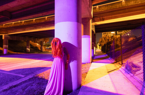Серия фотографий «Bad Batch» Селины Роман, вдохновлённая неисправными уличными фонарями