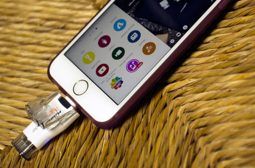 PhotoFast microSD Reader - картридер для iOS и всех устройств.