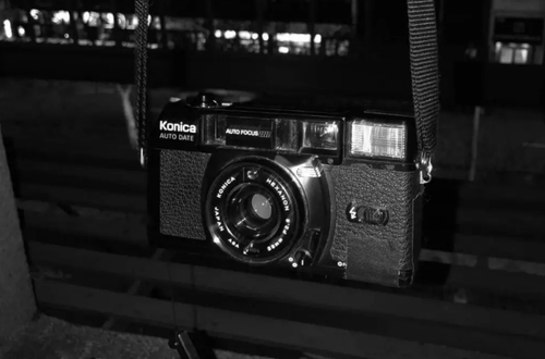 5 кадров на камеру Konica C35MFD с плёнкой CineStill BwXX