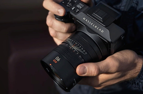 Hasselblad представила новую среднеформатную камеру X2D 100C