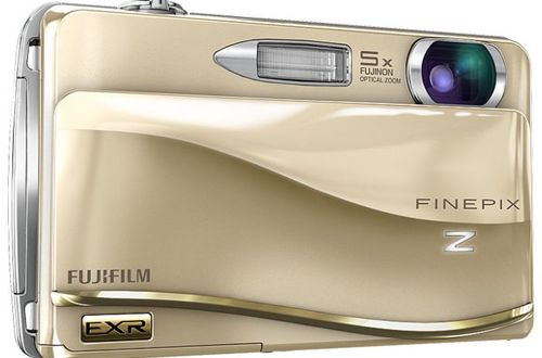 Компактный фотоаппарат Fujifilm FinePix Z800 EXR умеет дожидаться, пока любимое чадо повернется к камере, и тут же активирует съемку