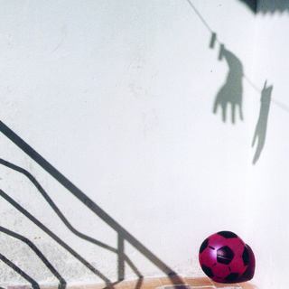 Белая стена