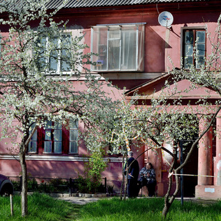 Старый дом весной