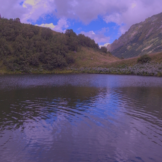 горное озеро