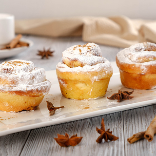 Cinnamon rolls with powdered sugar.