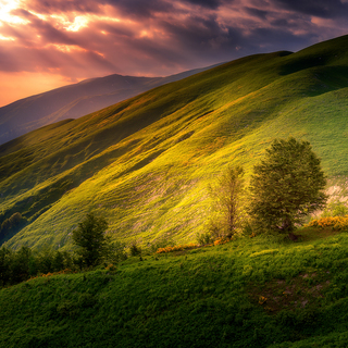 Закат на холмах Кавказа