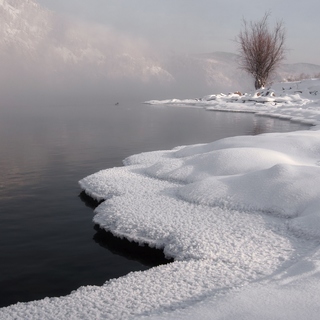 Зимнее кружево берега.