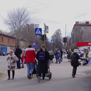 Люди в городе