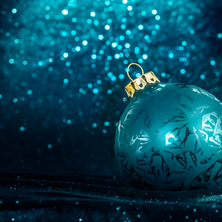 Decorative Christmas tree ball in front of sparkling background