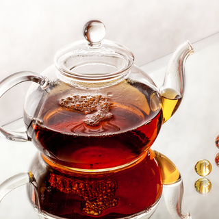 tea pot with tea and cup