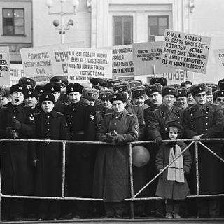 Митинг на Дворцовой площади против развала Союза в защиту армии. 23 февраля 1991 года