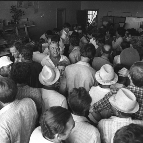 005 Москва, давка за спиртрным. / Торговля по-советски