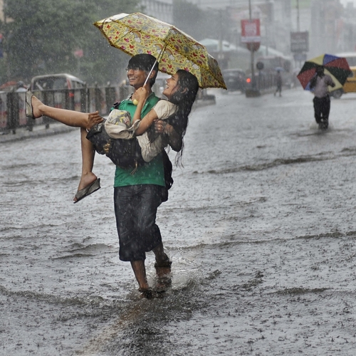 Гран-при. Suman Ballav. Индия. Love in monsoon / Olympus Global Open Photo Contest 2015