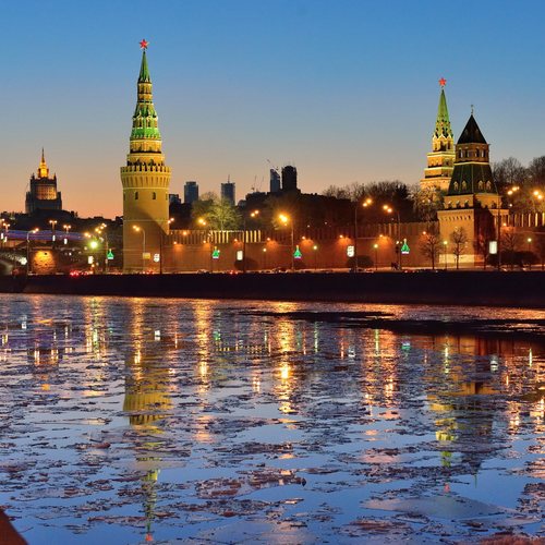 Ночной кремль отражается в Москве-реке / Nikon D600, Ночная съемка