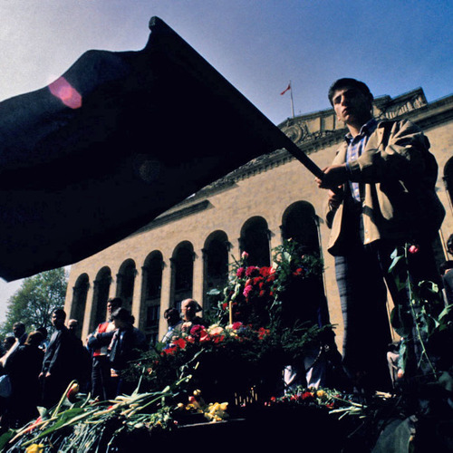 007 Черные флаги над Тбилиси. / Прочь из СССР