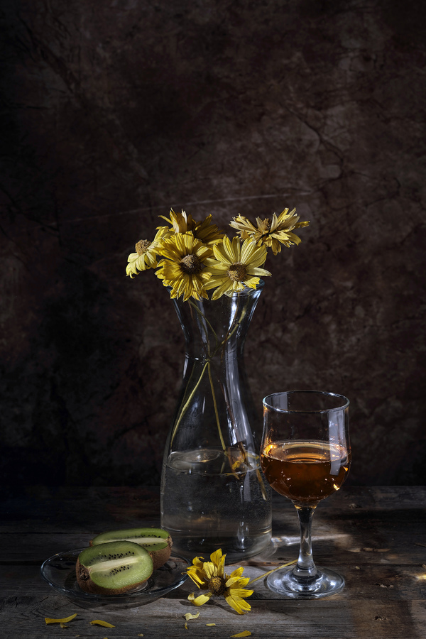 С бокалом вина