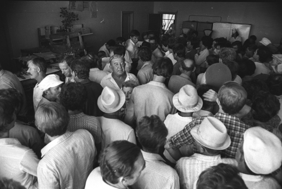 005 Москва, давка за спиртрным.